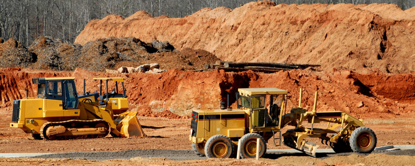Hafriyat sahasında dozer ve greyder